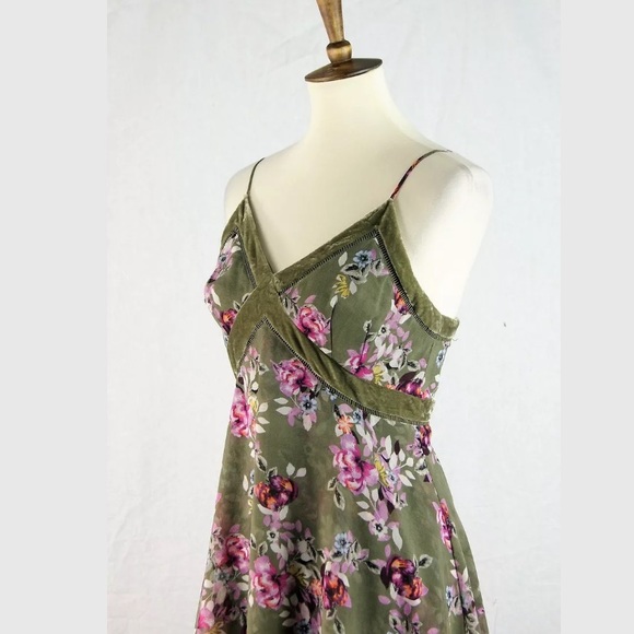 ❌SOLD❌WHBM Olive Floral Velvet Trim Strappy Dress - Picture 5 of 8